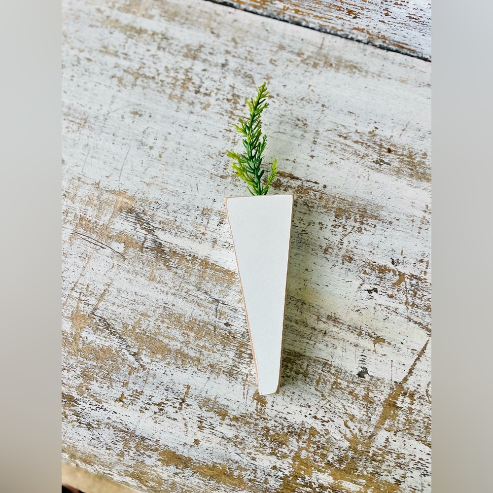 *White Wooden Deco Carrot - Picture 7 of 12